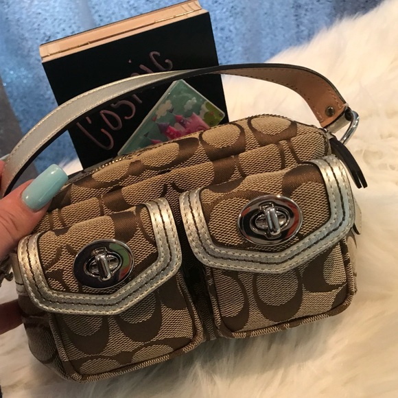 Authentic Coach mini bag with classic turnlocks! - Picture 8 of 8